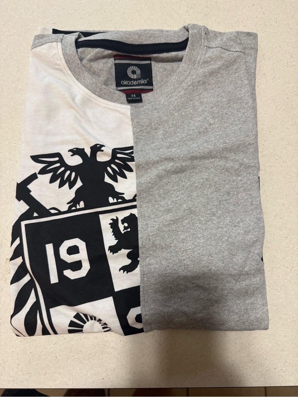 Akademiks Gray, Black and White Split Graphic Crewneck Tee M